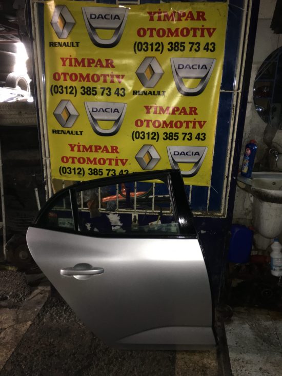 Renault megane 4 çıkma hatasız gri renk sağ arka kapı