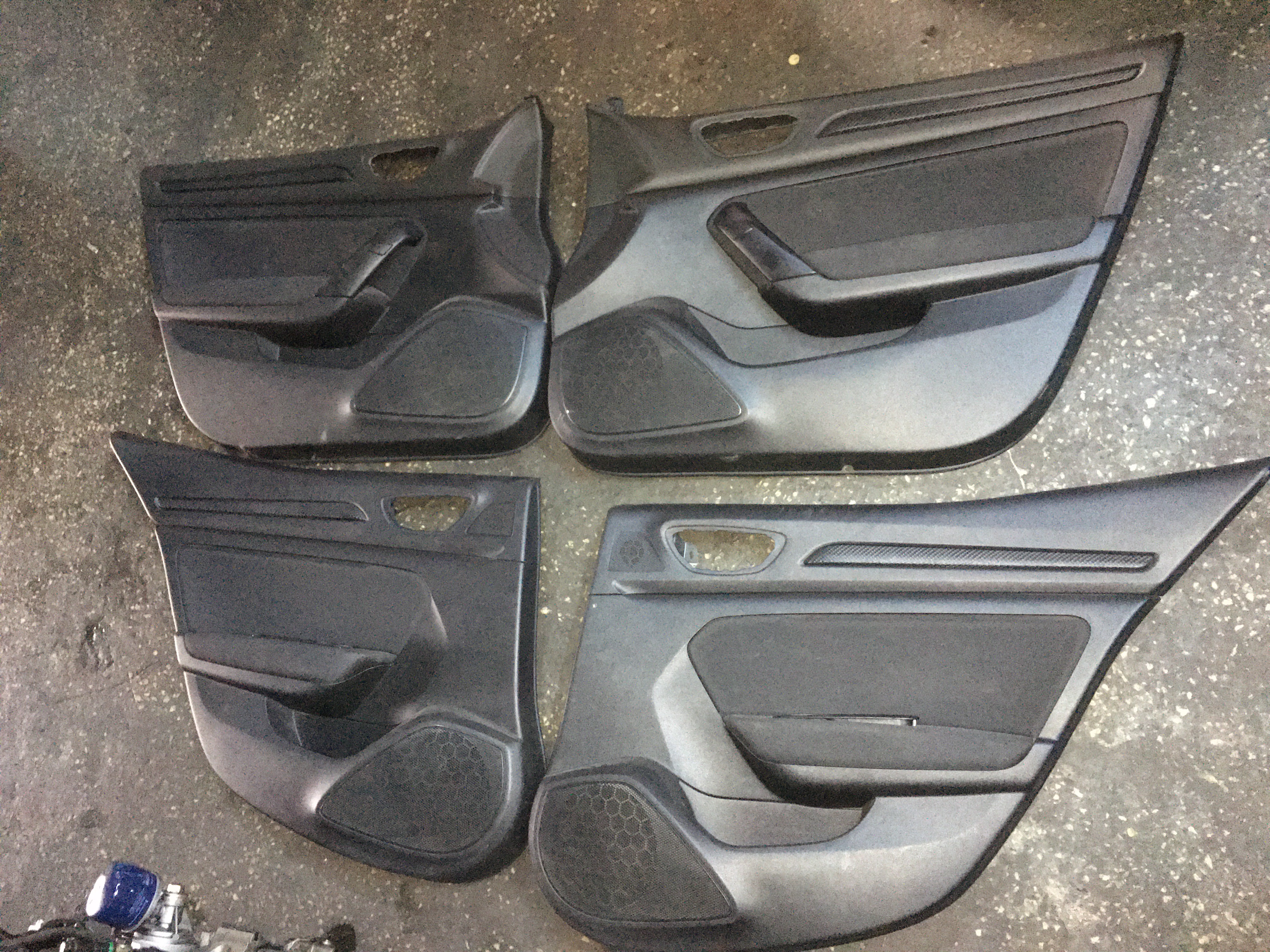 Renault megane 4 çıkma orjinal kapı döşemesi takımı Renault megane 4 çıkma orjinal kapı döşemesi takımı