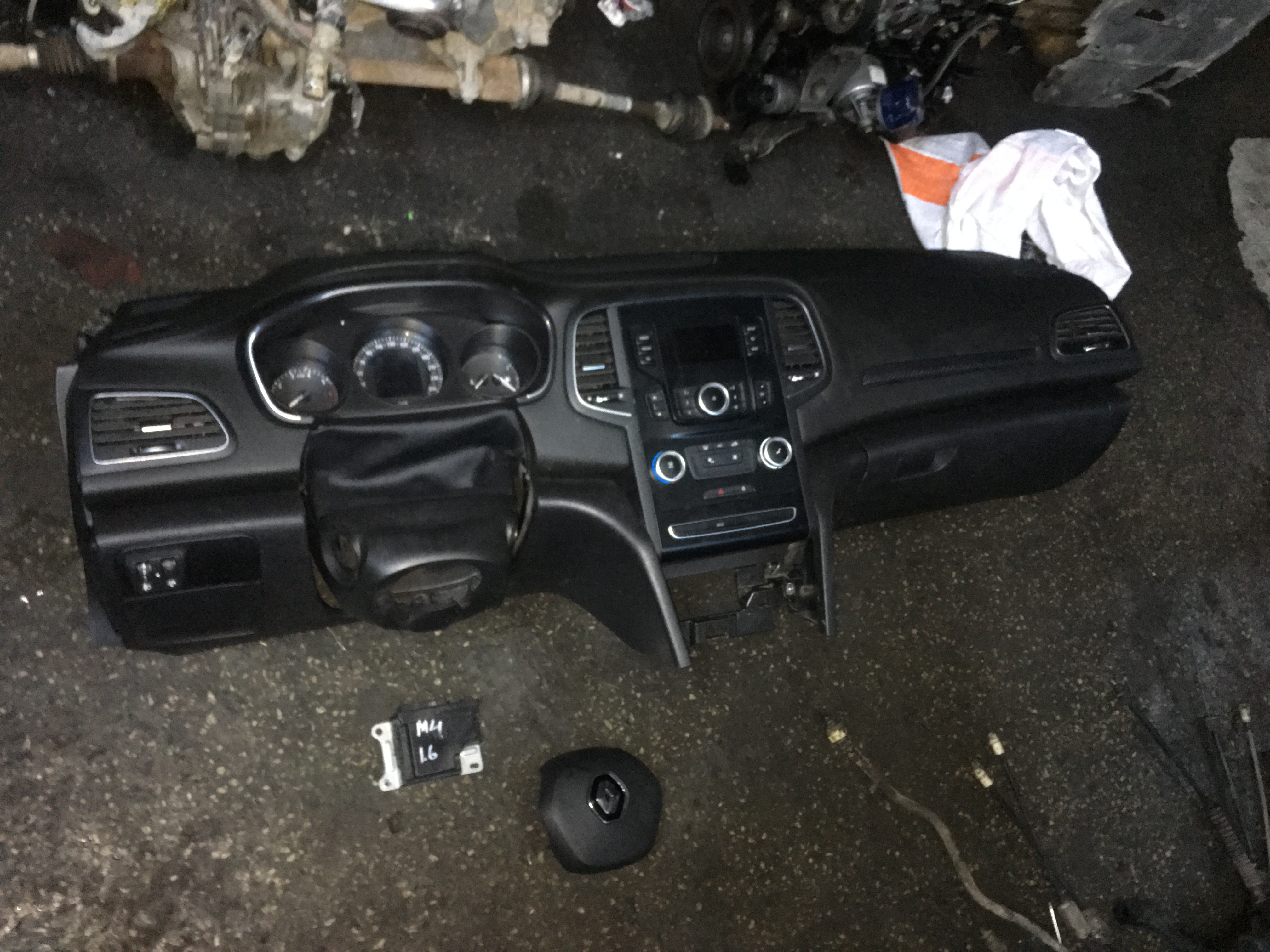 Renault megane 4 çıkma orjinal göğüs torpido airbag takımı Renault megane 4 çıkma orjinal göğüs torpido airbag takımı