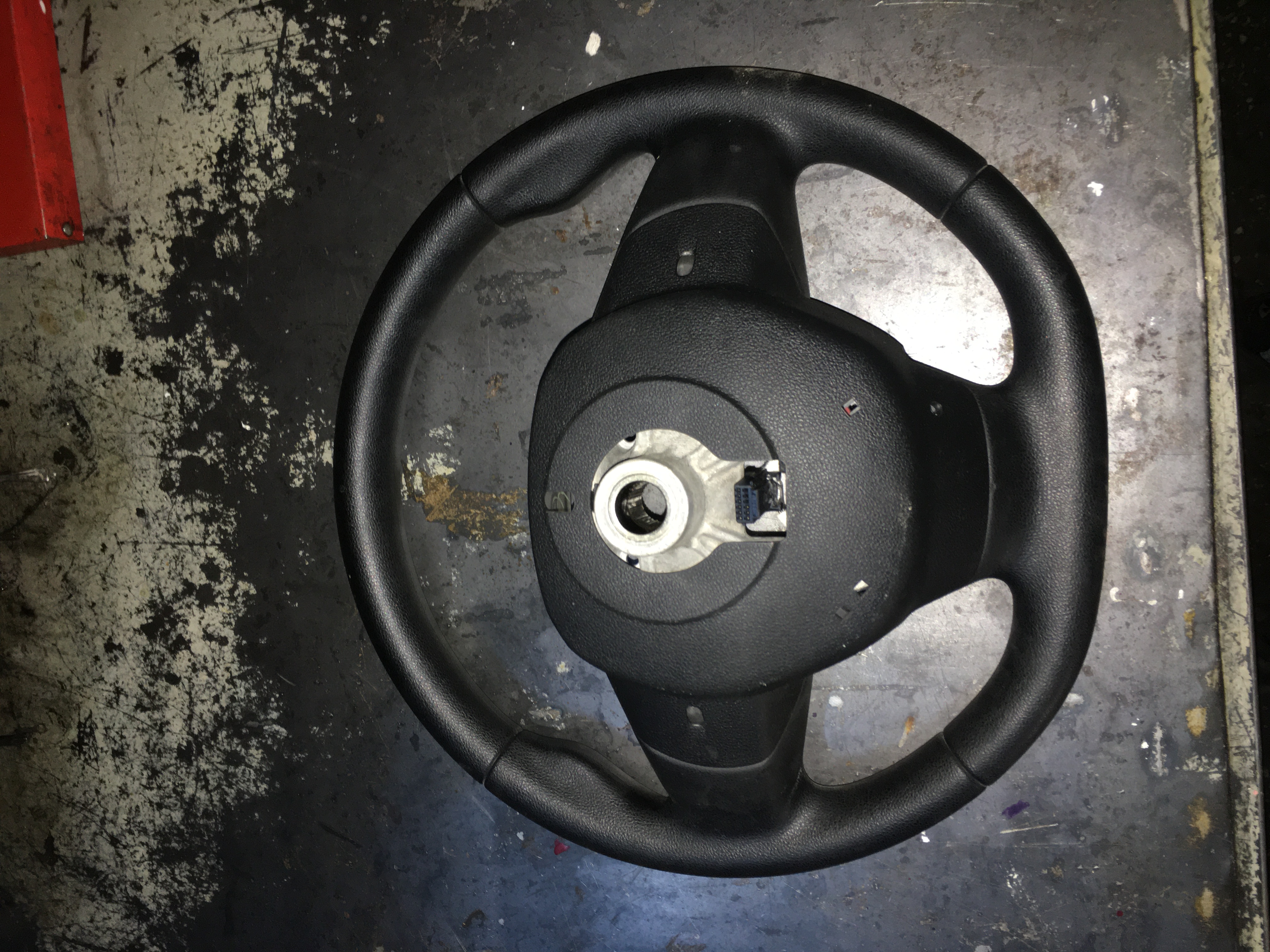 Renault megane 4 çıkma orjinal direksiyon simidi Renault megane 4 çıkma orjinal direksiyon simidi