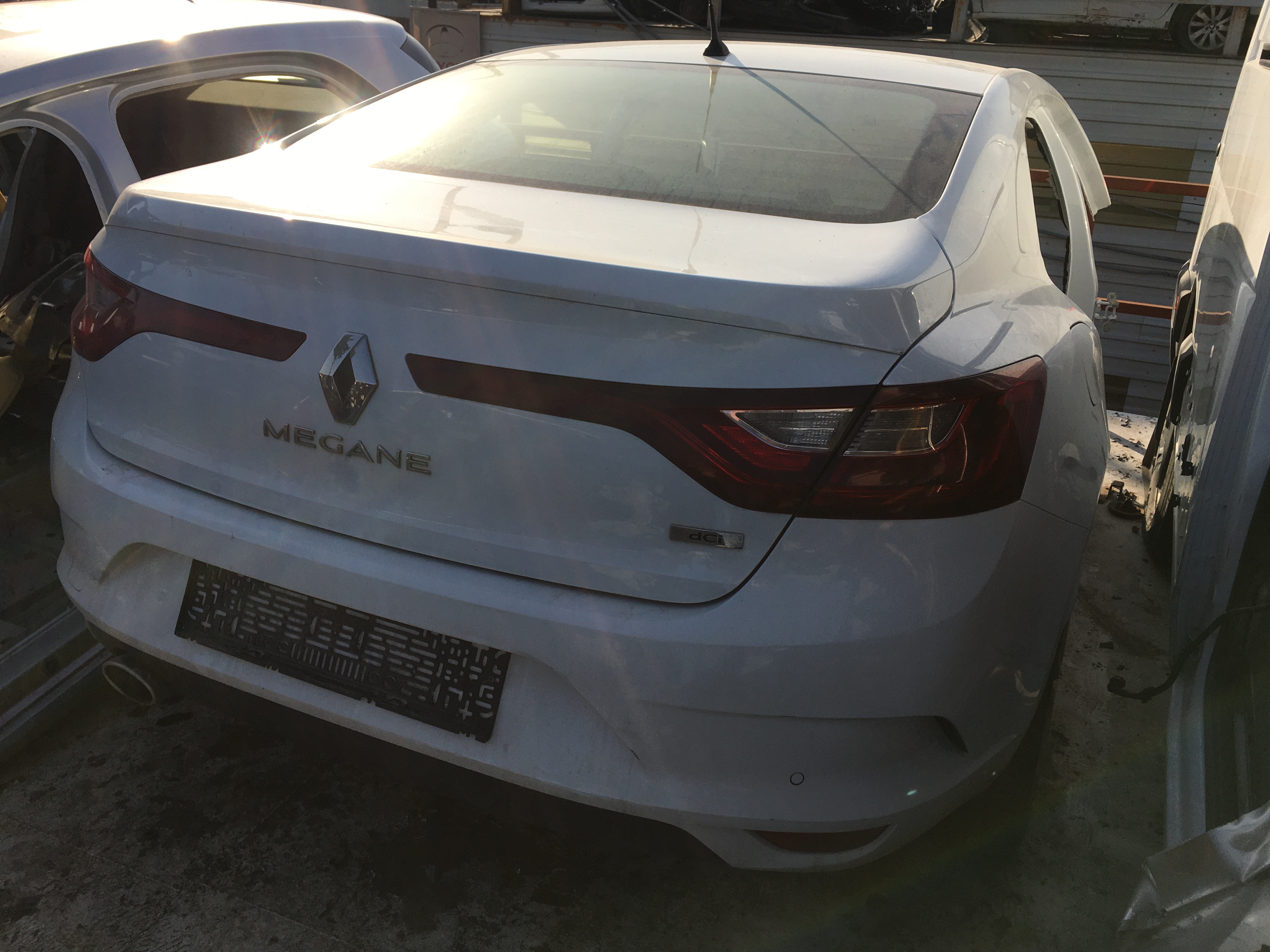 Renault megane 4 çıkma hatasız beyaz renk kesme tavan arka komple kupa Renault megane 4 çıkma hatasız beyaz renk kesme tavan arka komple kupa