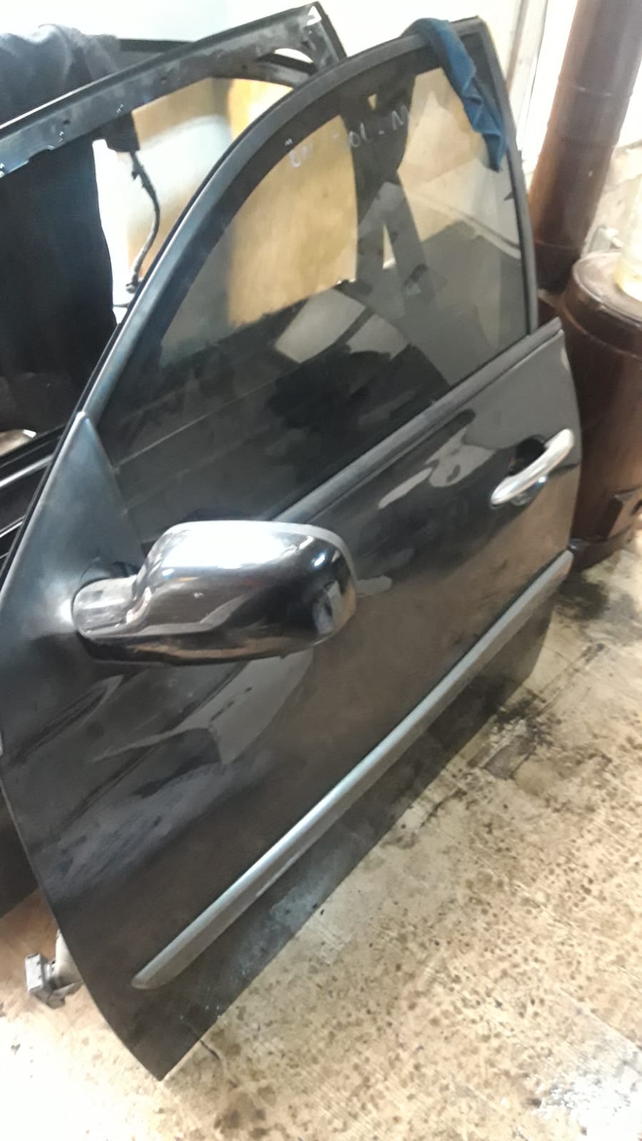 Renault megane 2 çıkma hatasız sol ön kapı Renault megane 2 çıkma hatasız sol ön kapı