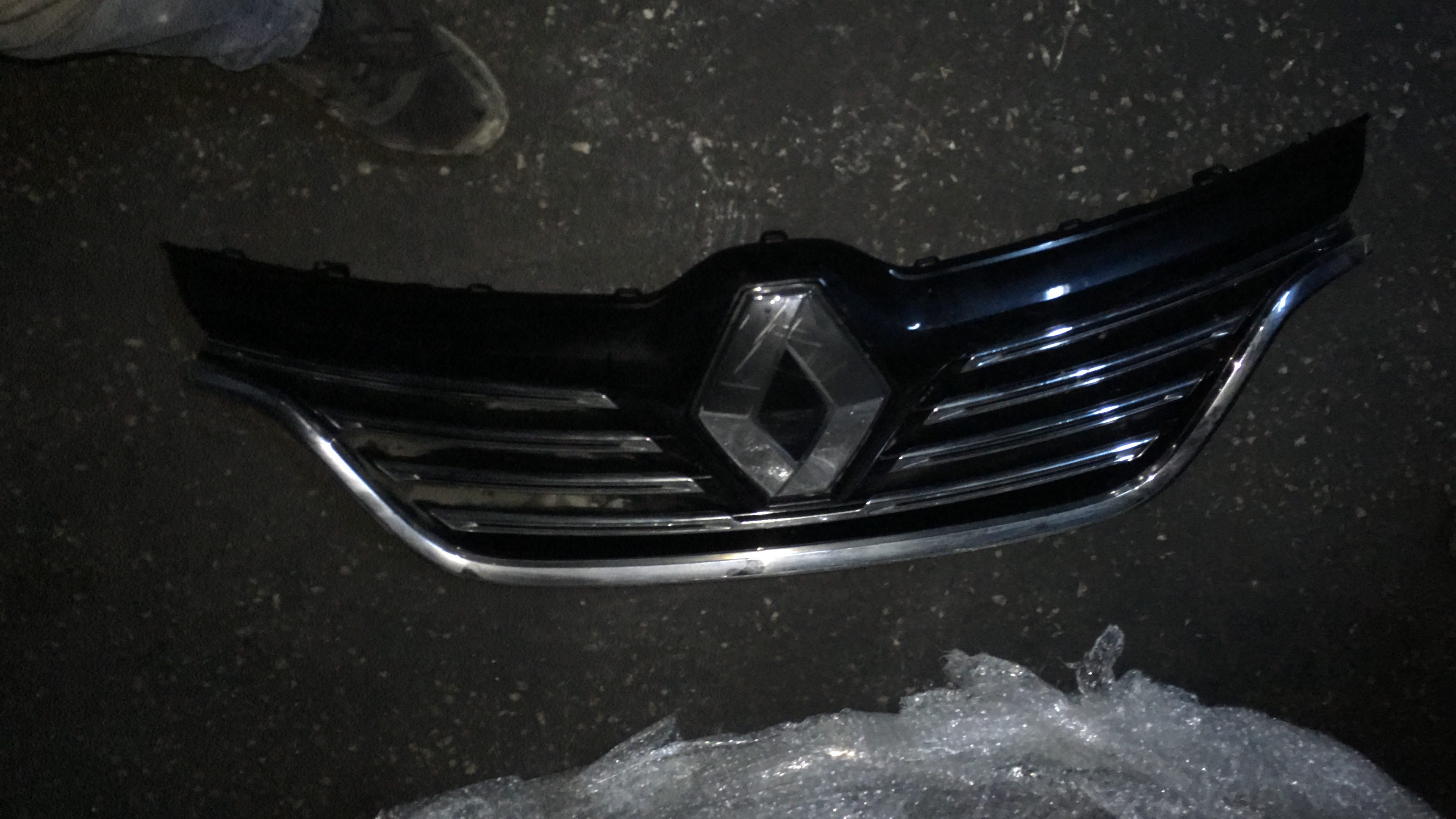 Renault talisman çıkma orjinal ön panjur Renault talisman çıkma orjinal ön panjur