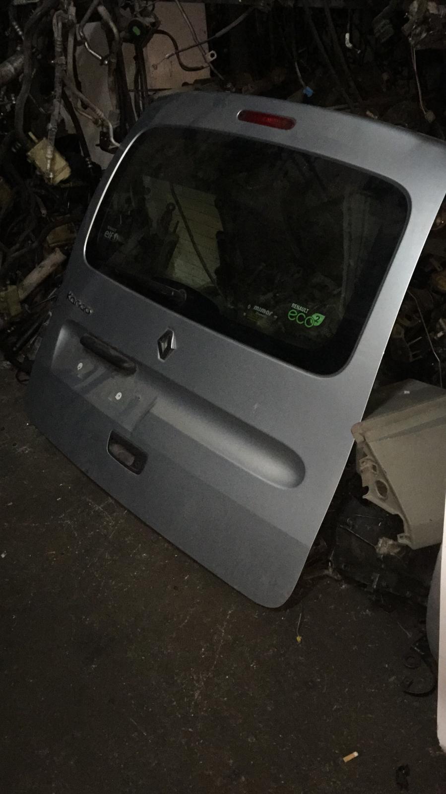 Renault kangoo çıkma orjinal hatasız bagaj kapağı Renault kangoo çıkma orjinal hatasız bagaj kapağı