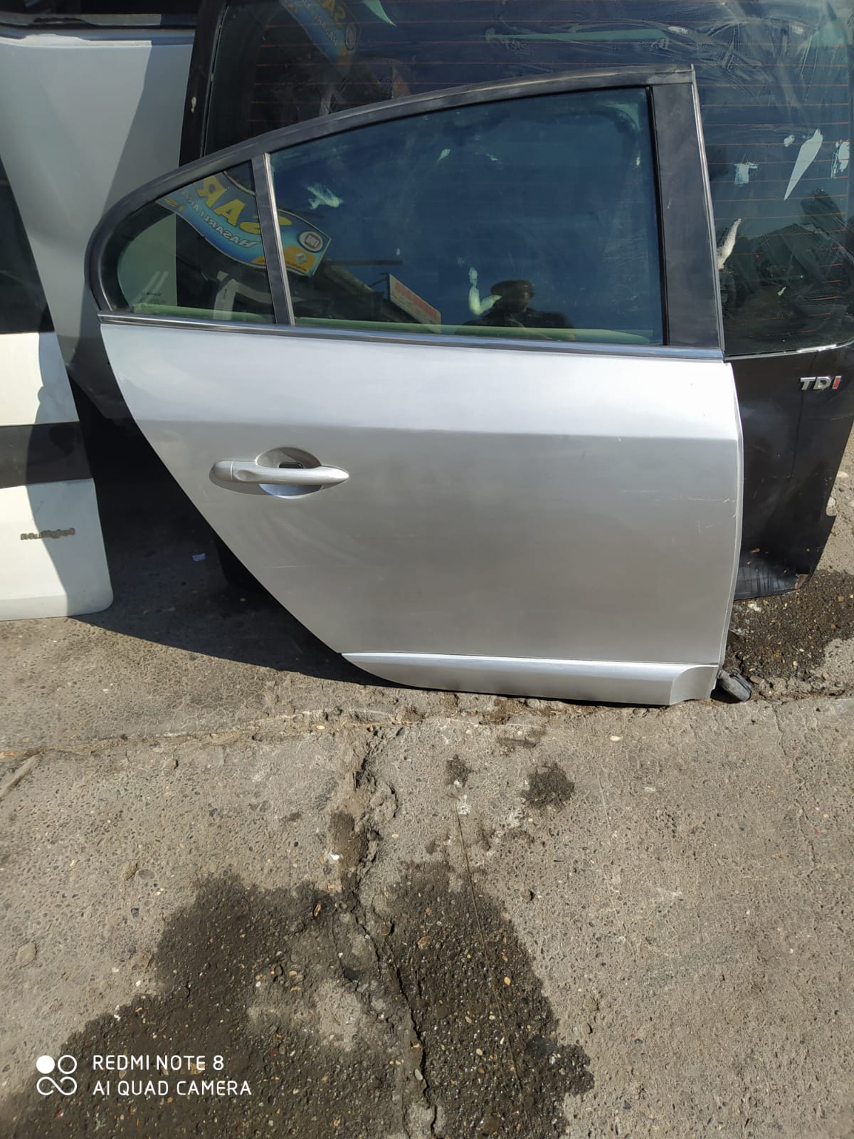 Renault fluence çıkma orjinal hatasız sağ arka kapı Renault fluence çıkma orjinal hatasız sağ arka kapı