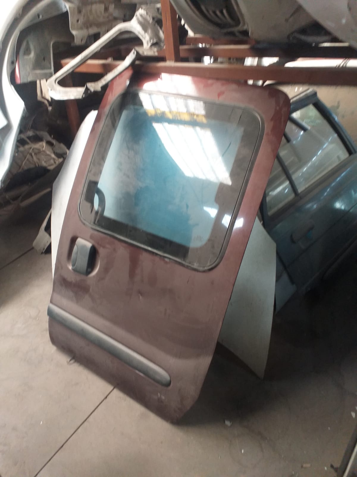 Renault kangoo 2 çıkma hatasız sol sürgülü kapı Renault kangoo 2 çıkma hatasız sol sürgülü kapı