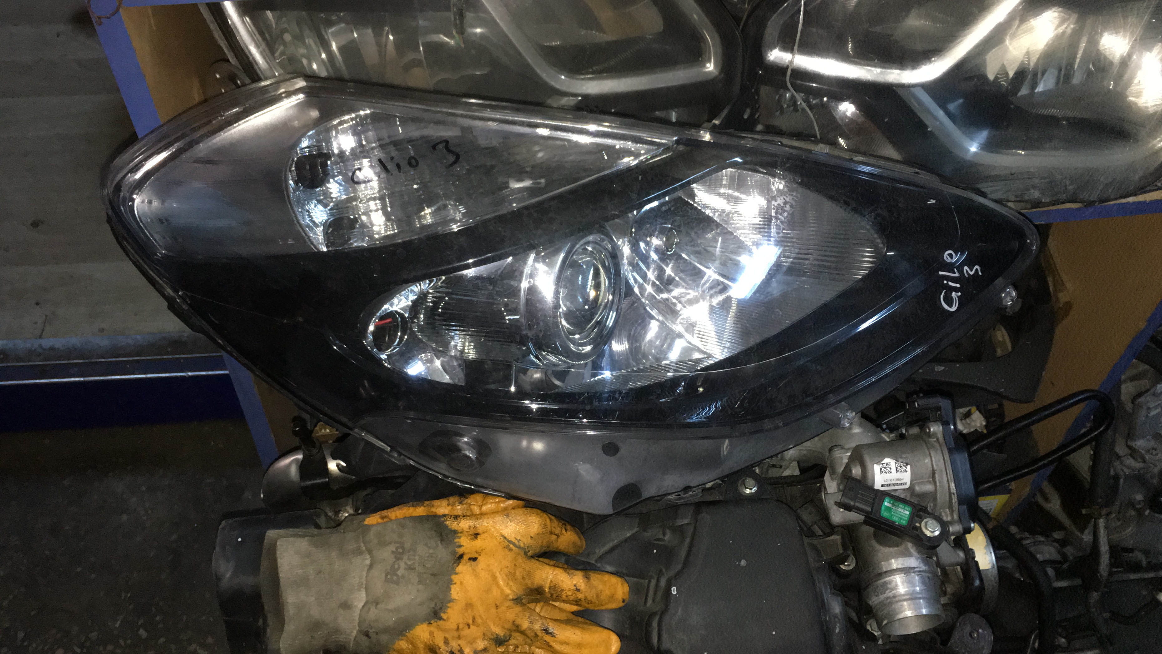 Renault clio 3 çıkma orjinal sağ far Renault clio 3 çıkma orjinal sağ far