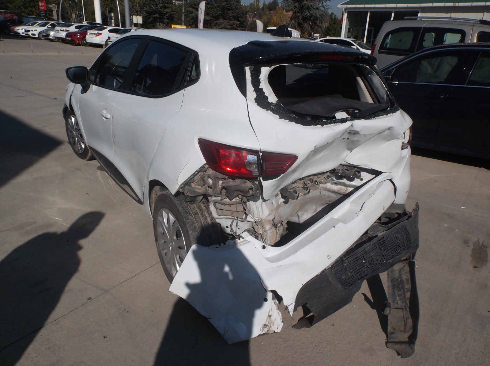 Renault clio 4 çıkma orjinal yedek parça Renault clio 4 çıkma orjinal yedek parça