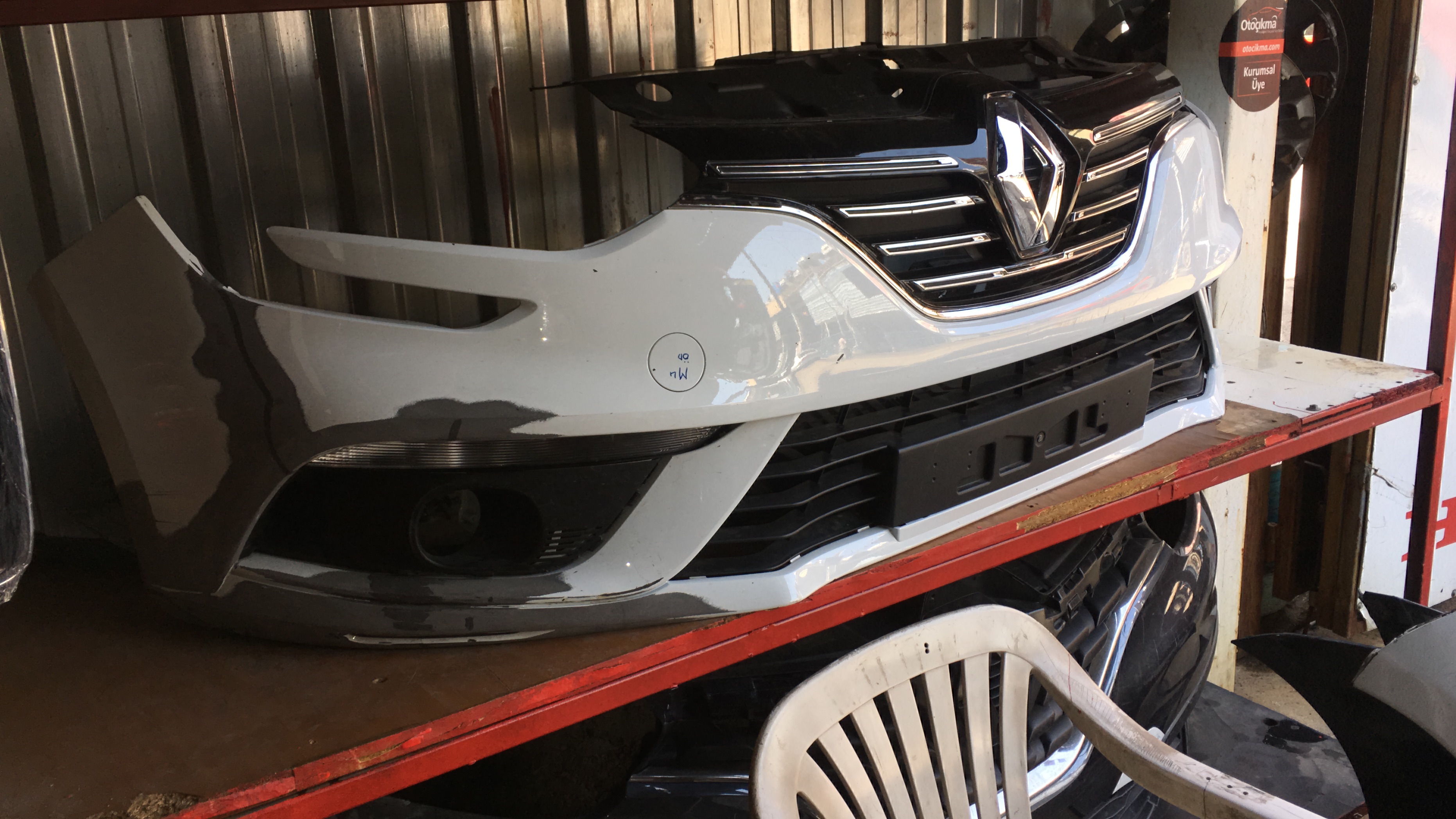 Renault megane 4 çıkma orjinal dolu ön tampon Renault megane 4 çıkma orjinal dolu ön tampon