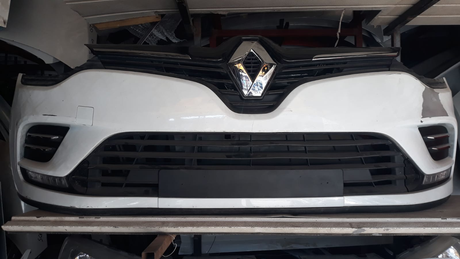 Renault clio 4 çıkma orjinal ön tampon Renault clio 4 çıkma orjinal ön tampon