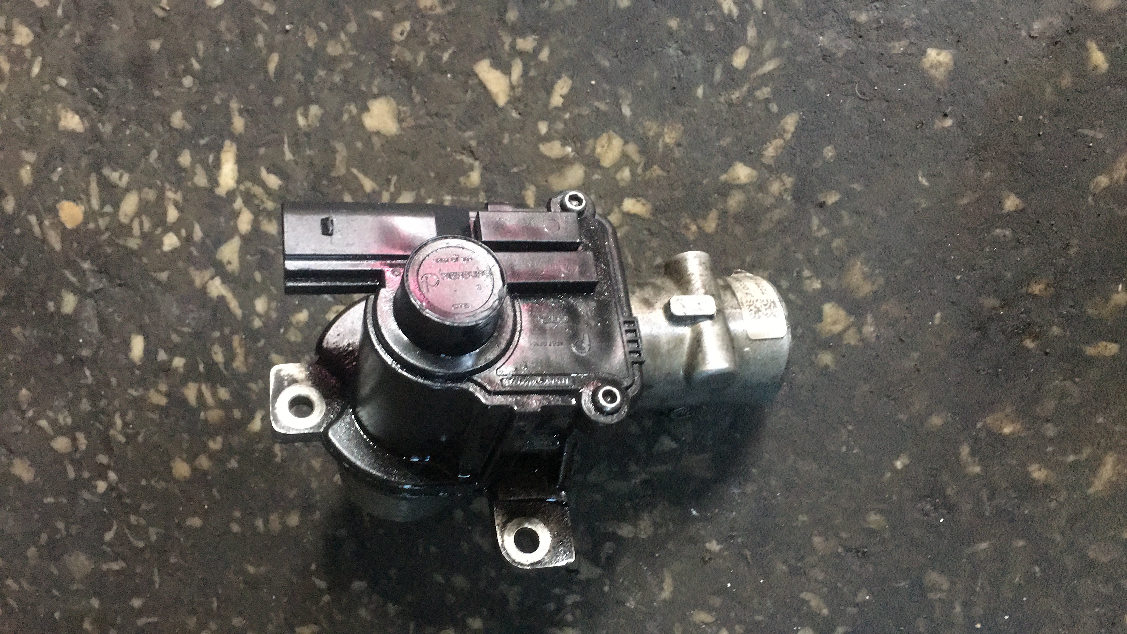Renault 1.5 dizeik K9K çıkma egr valfi Renault 1.5 dizeik K9K çıkma egr valfi