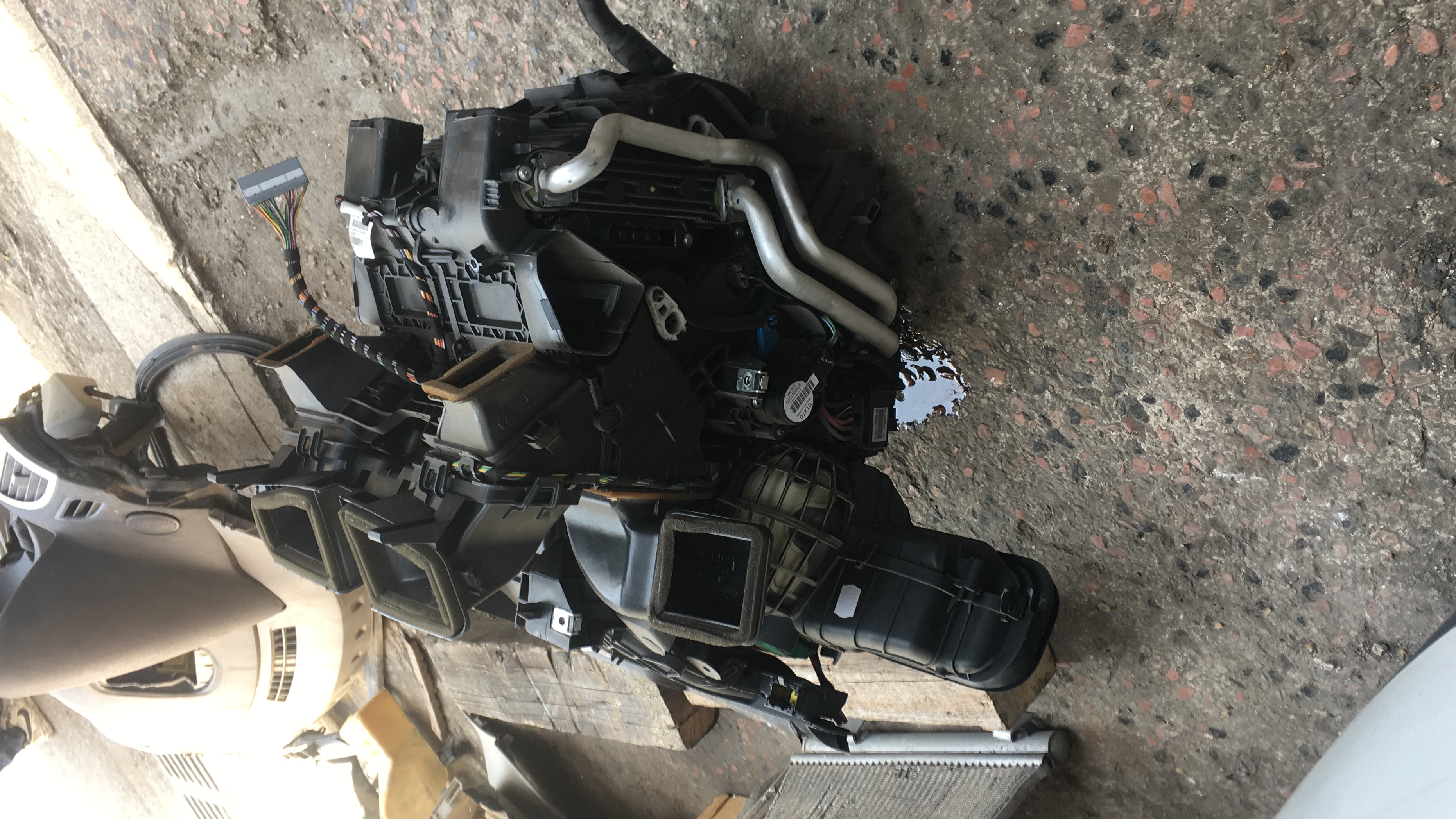Renault fluence megane 3 çıkma orjinal komple kalorifer kutusu Renault fluence megane 3 çıkma orjinal komple kalorifer kutusu