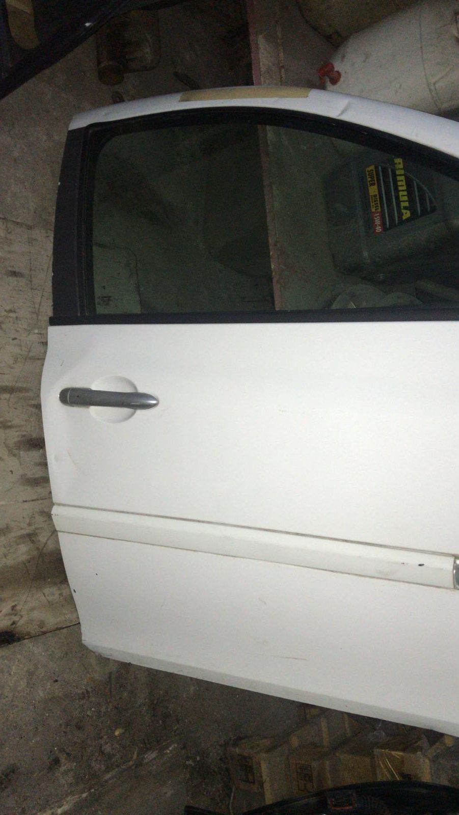 Renault clio 3 çıkma orjinal hatasız sağ ön kapı Renault clio 3 çıkma orjinal hatasız sağ ön kapı