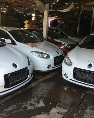 Renault fluence çıkma orjinal hatasız beyaz renk sol ön kapı