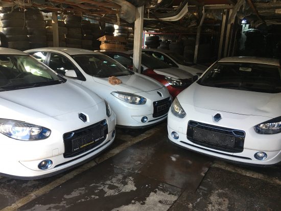 Renault fluence çıkma orjinal hatasız beyaz renk sol ön kapı