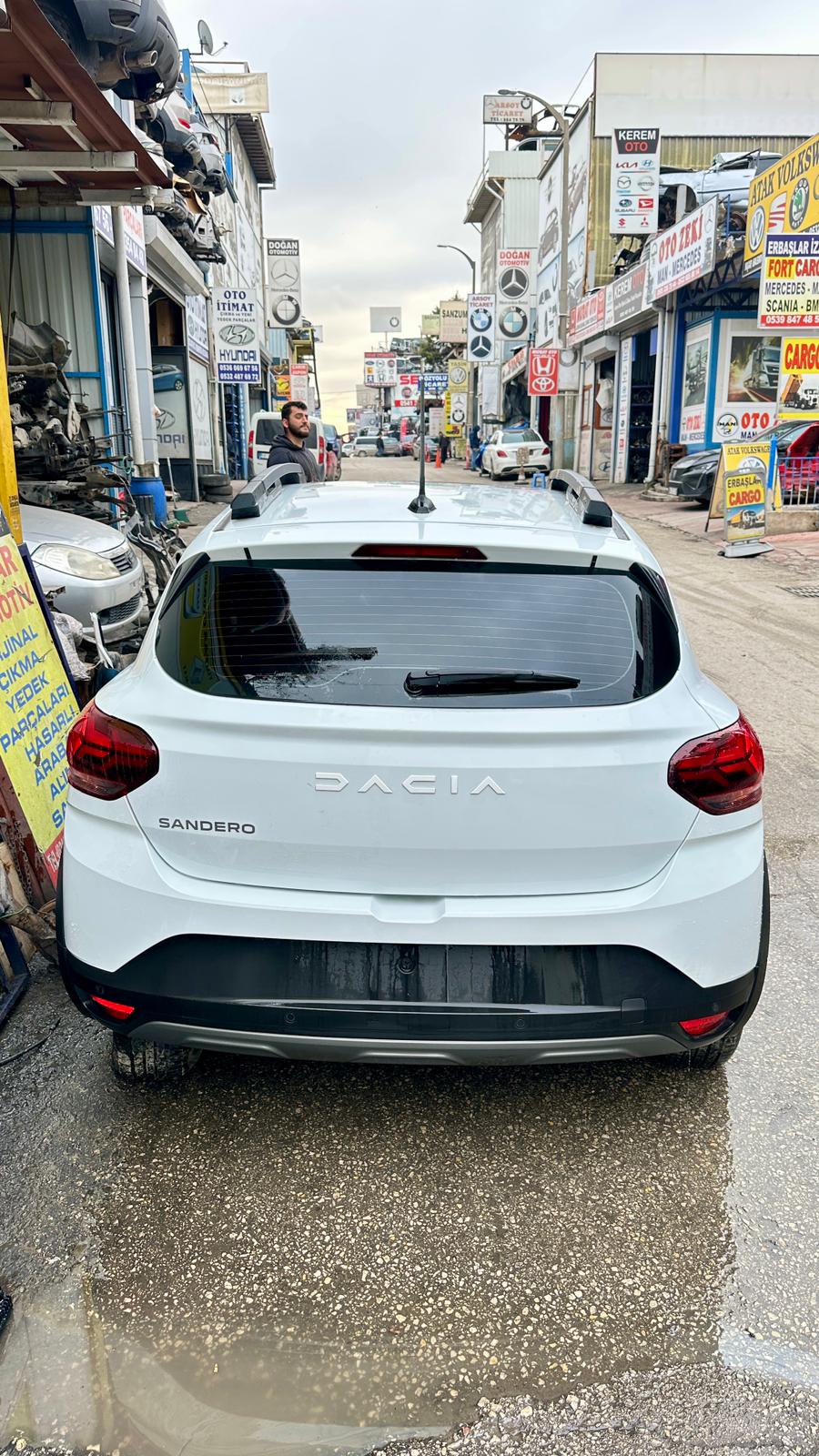 Dacıa sandero stepway komple dolu arka Dacıa sandero stepway komple dolu arka