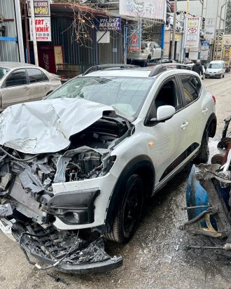 Dacıa sandero stepway dolu sol ön ve arka kapı