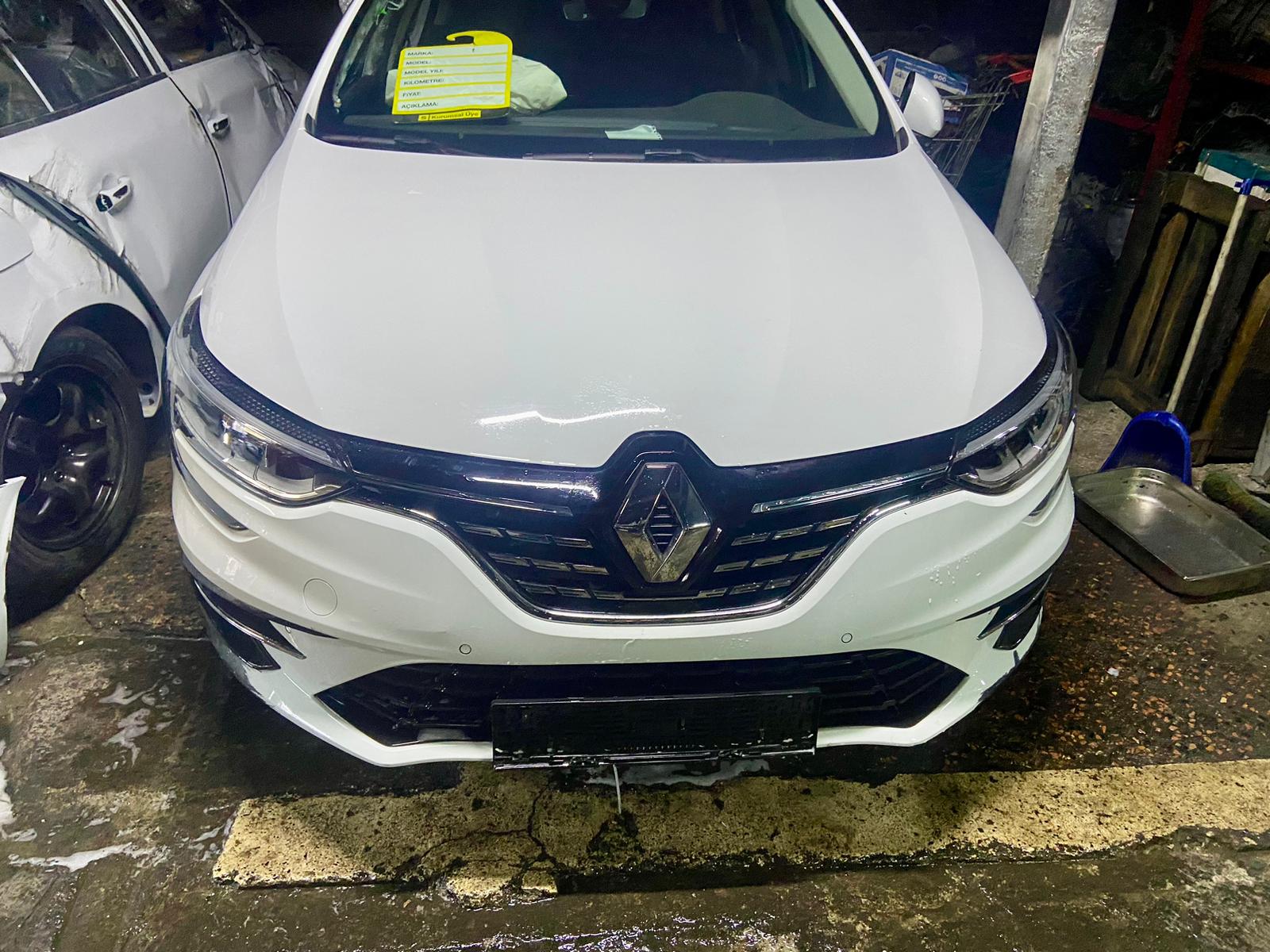 Renault megane 4 beyaz hatasız komple ön set Renault megane 4 beyaz hatasız komple ön set