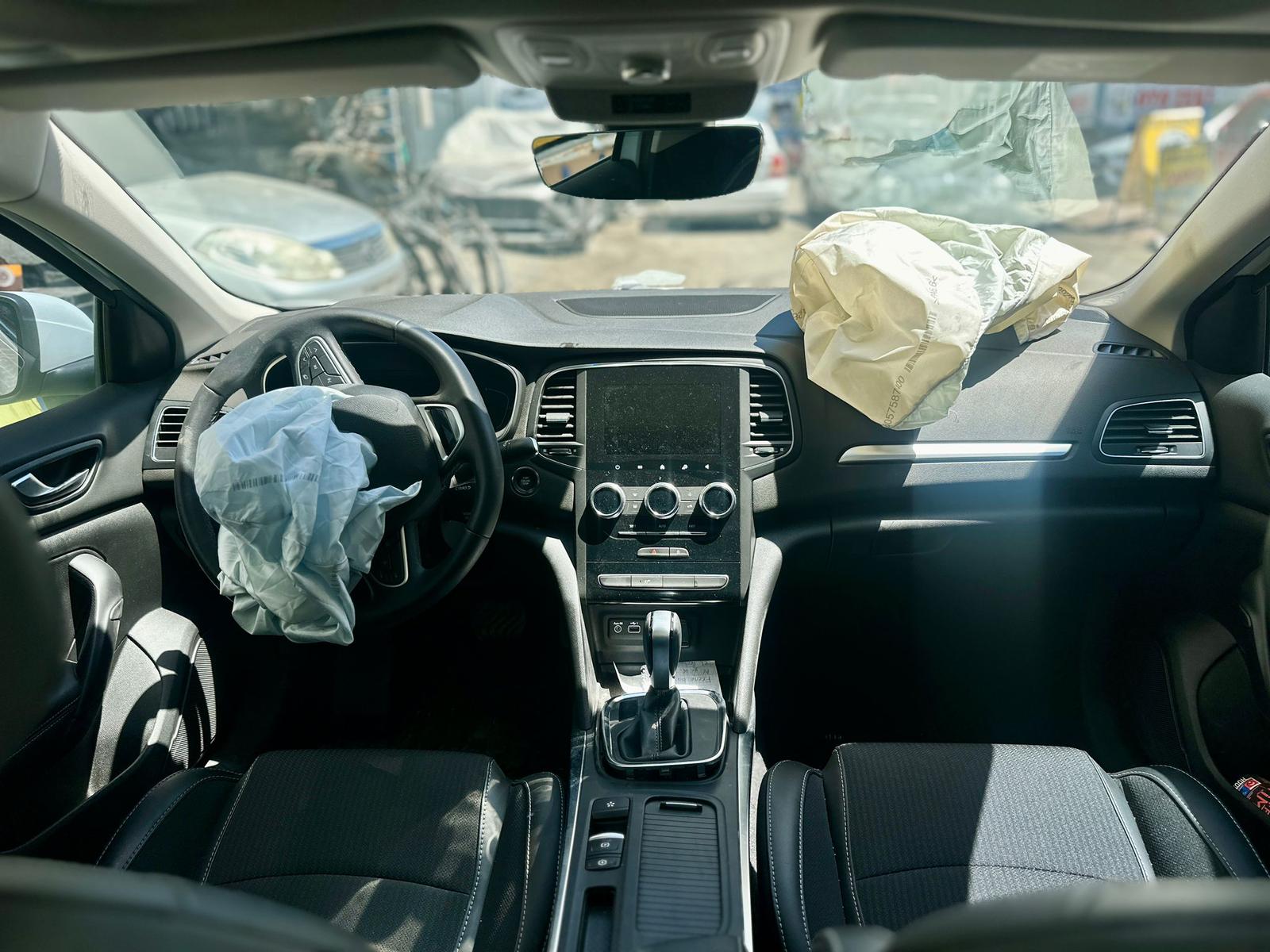 Renault megane 4 çıkma orjinal teyp Renault megane 4 çıkma orjinal teyp