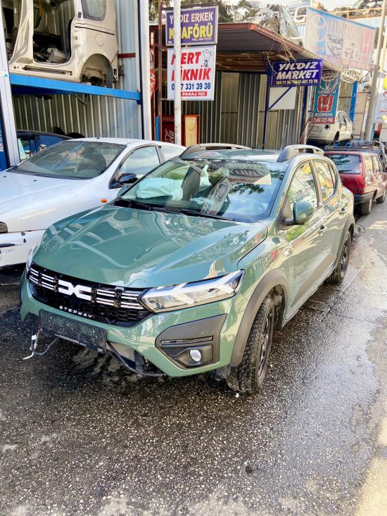 Dacıa sandero sol arka kapı