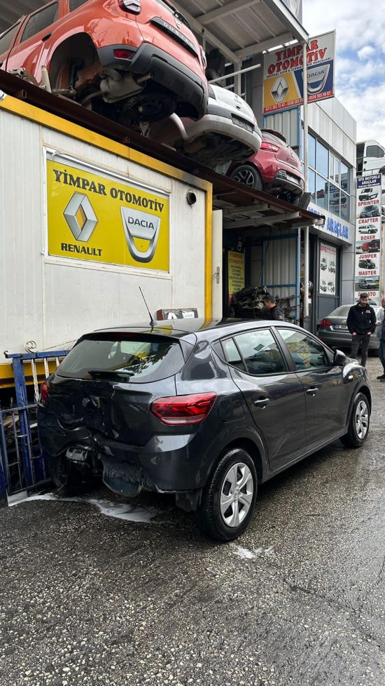sandero sağ arka kapı